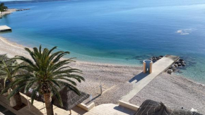 Penthouse Villa Spomenka top floor apartment on central beach